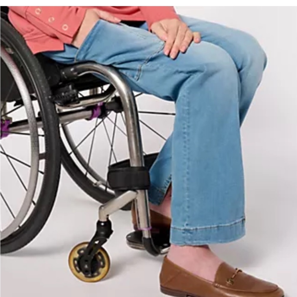 Denim & Co. Slim Straight Wheelchair Fit Jeans Size 14 Light Wash Stretchy New